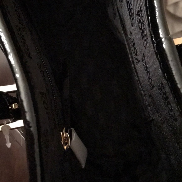 Michael Kors Logo Jet Set Carryall Tote - Picture 5 of 8